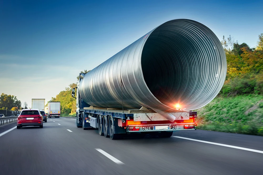 Schwerlastwagen-auf-der-Autobahn-neu