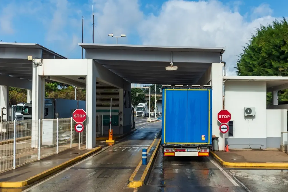 LKW in einer Zollkontrolle