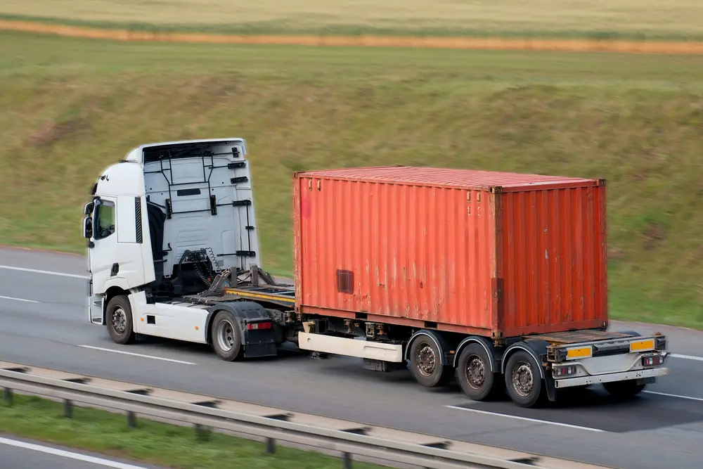 Container Transport mit LKW Container Transport mit LKW